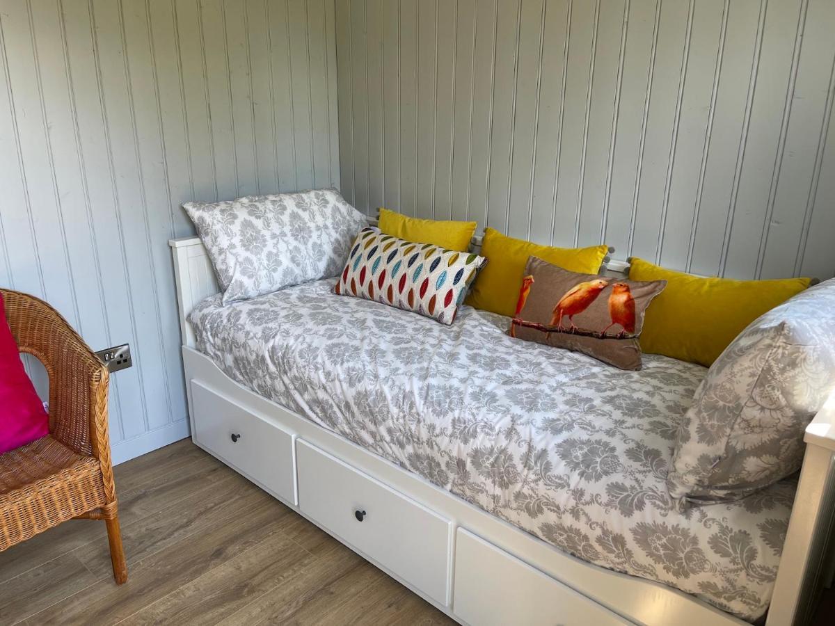 Lilac Hut Shepherds Hut Килкенни Экстерьер фото